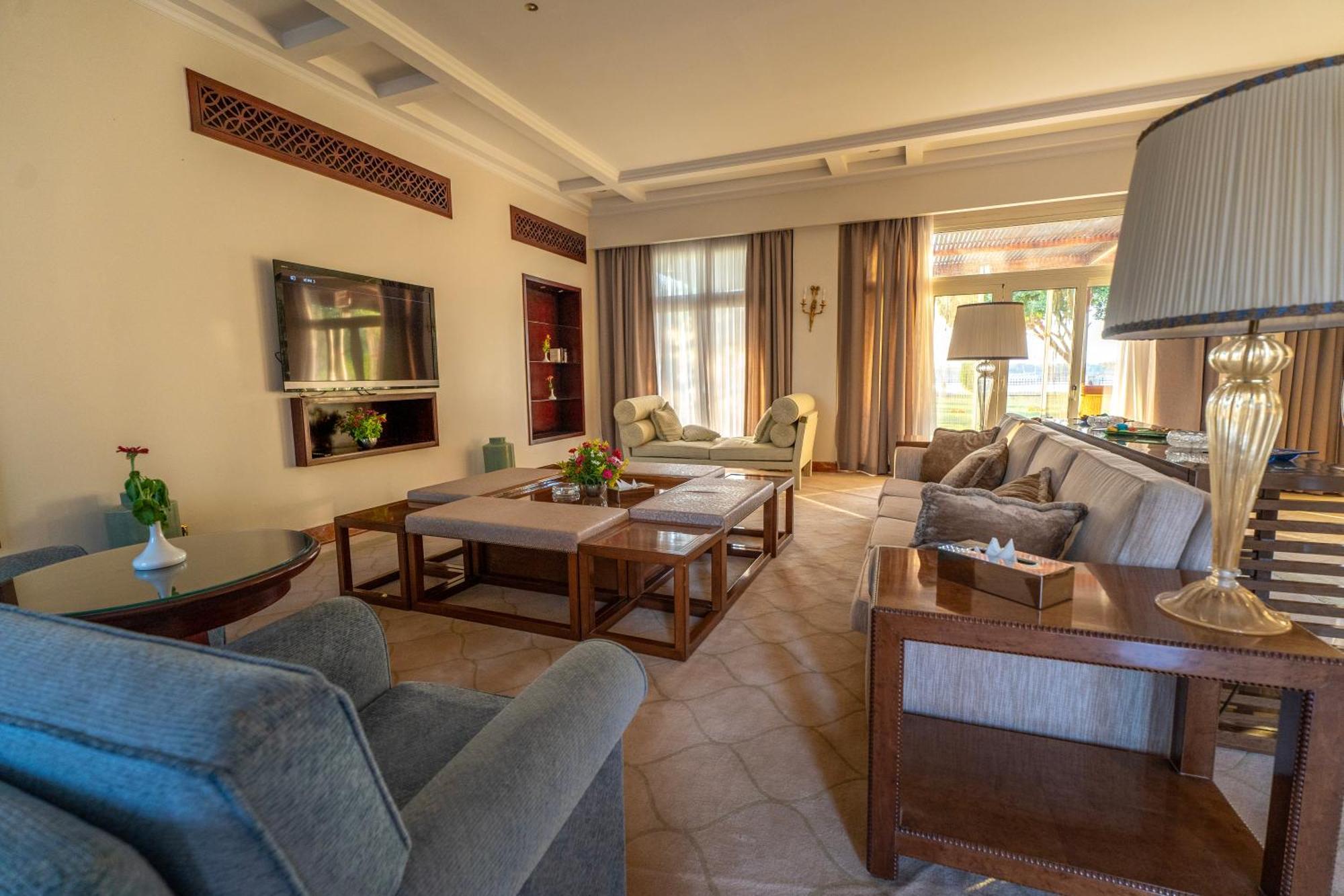 Jolie Ville Hotel & Spa Kings Island Luxor Exterior foto A suite at the hotel