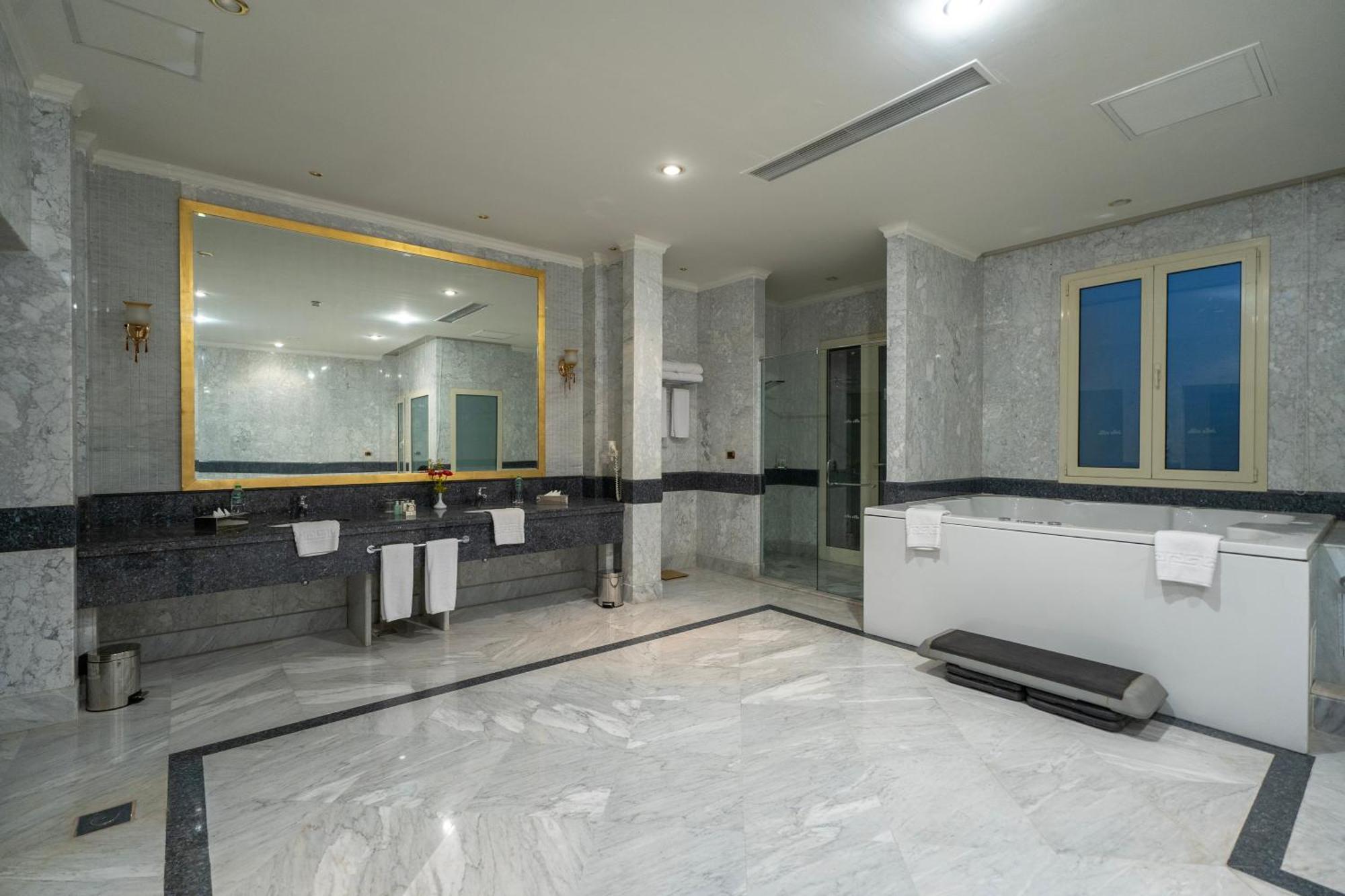 Jolie Ville Hotel & Spa Kings Island Luxor Exterior foto Bathroom