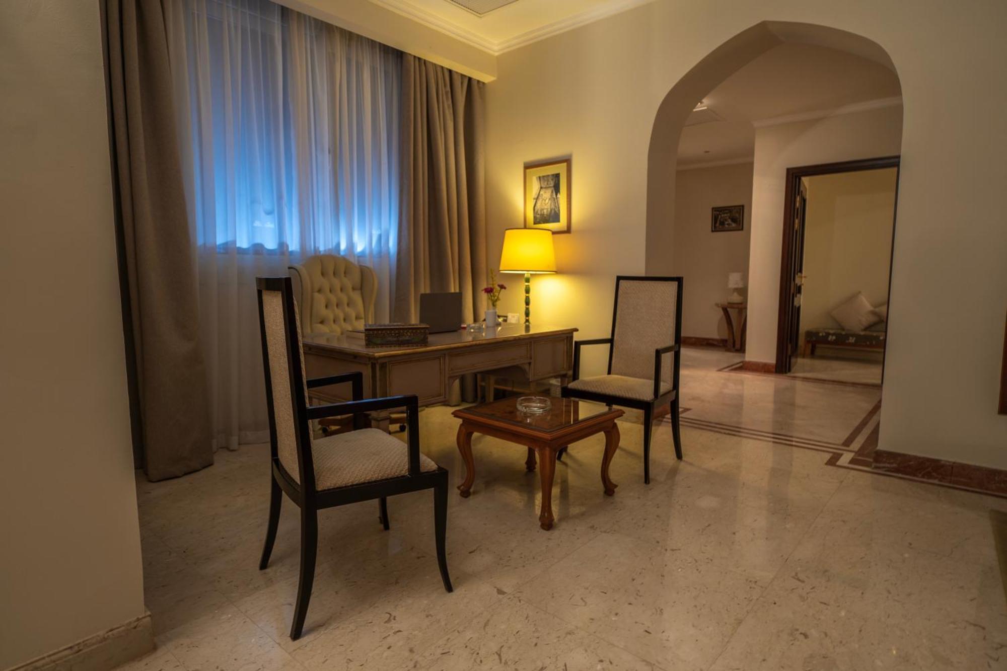 Jolie Ville Hotel & Spa Kings Island Luxor Exterior foto A suite at the hotel